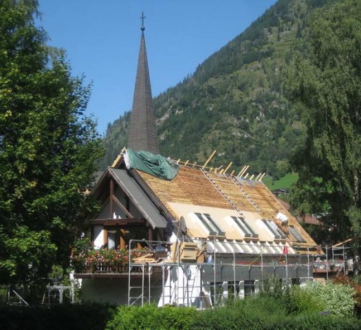 kirchendachsanierung_holzbau_egger_Bildgre ndern.JPG